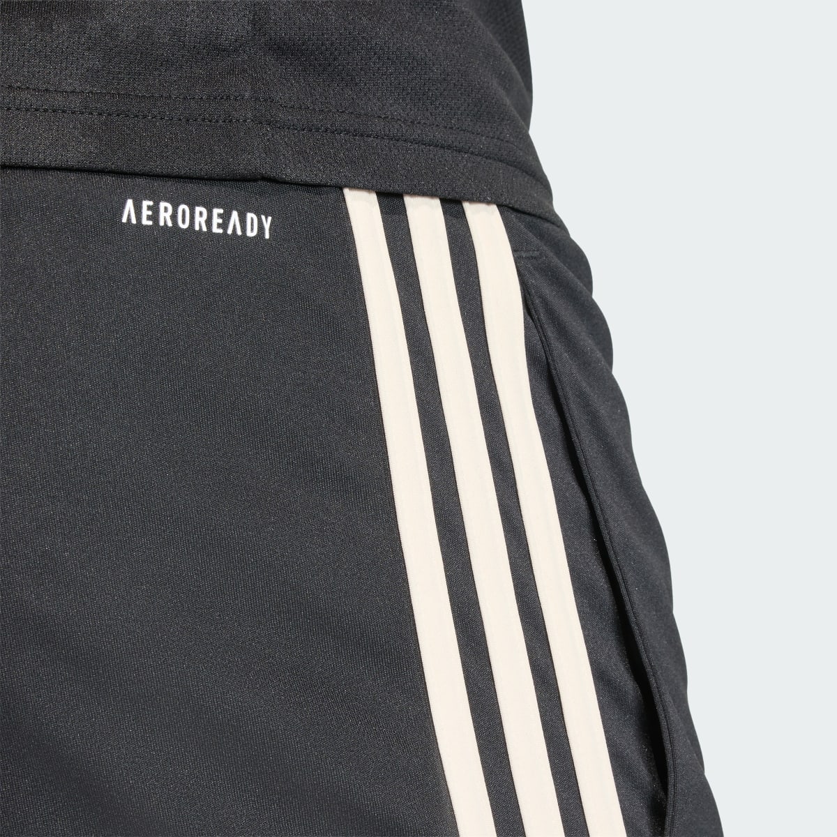 FC Bayern 25/26 Third Shorts - Image 7