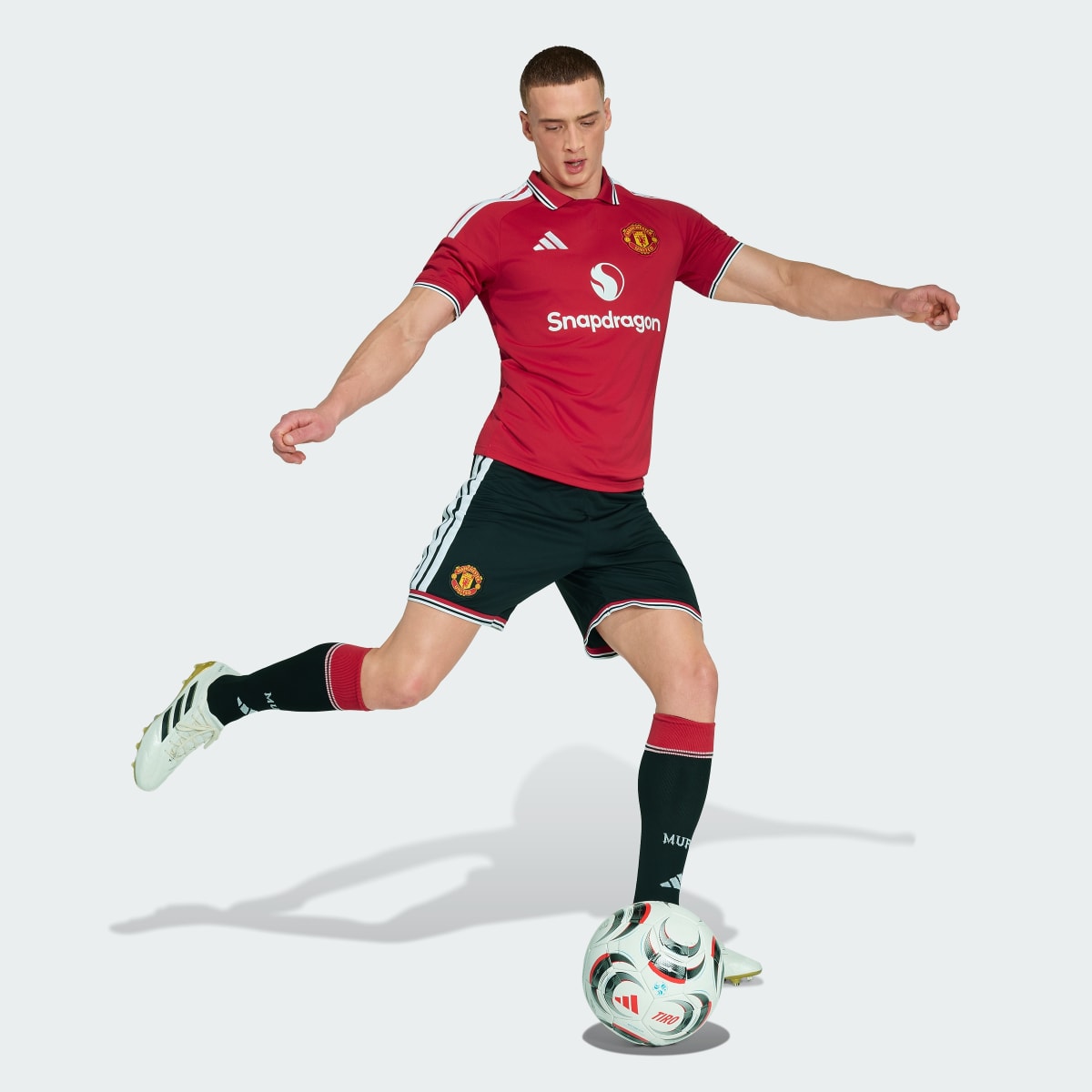 Manchester United 26/27 Home Shorts - Image 3